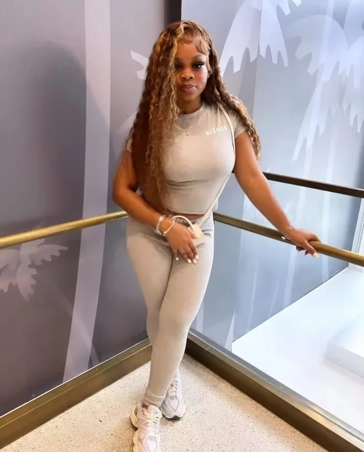 Customer photo review of Human Hair Wig Ombre Curly Loose Deep Wave Lace Front — Honey Blonde | KIMLUD
