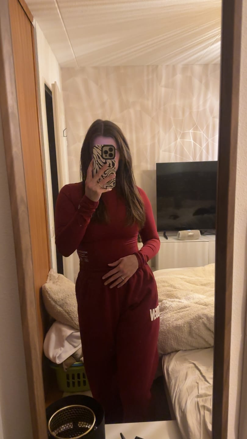 Customer photo review of LABEL LONGSLEEVE TOP BURGUNDY