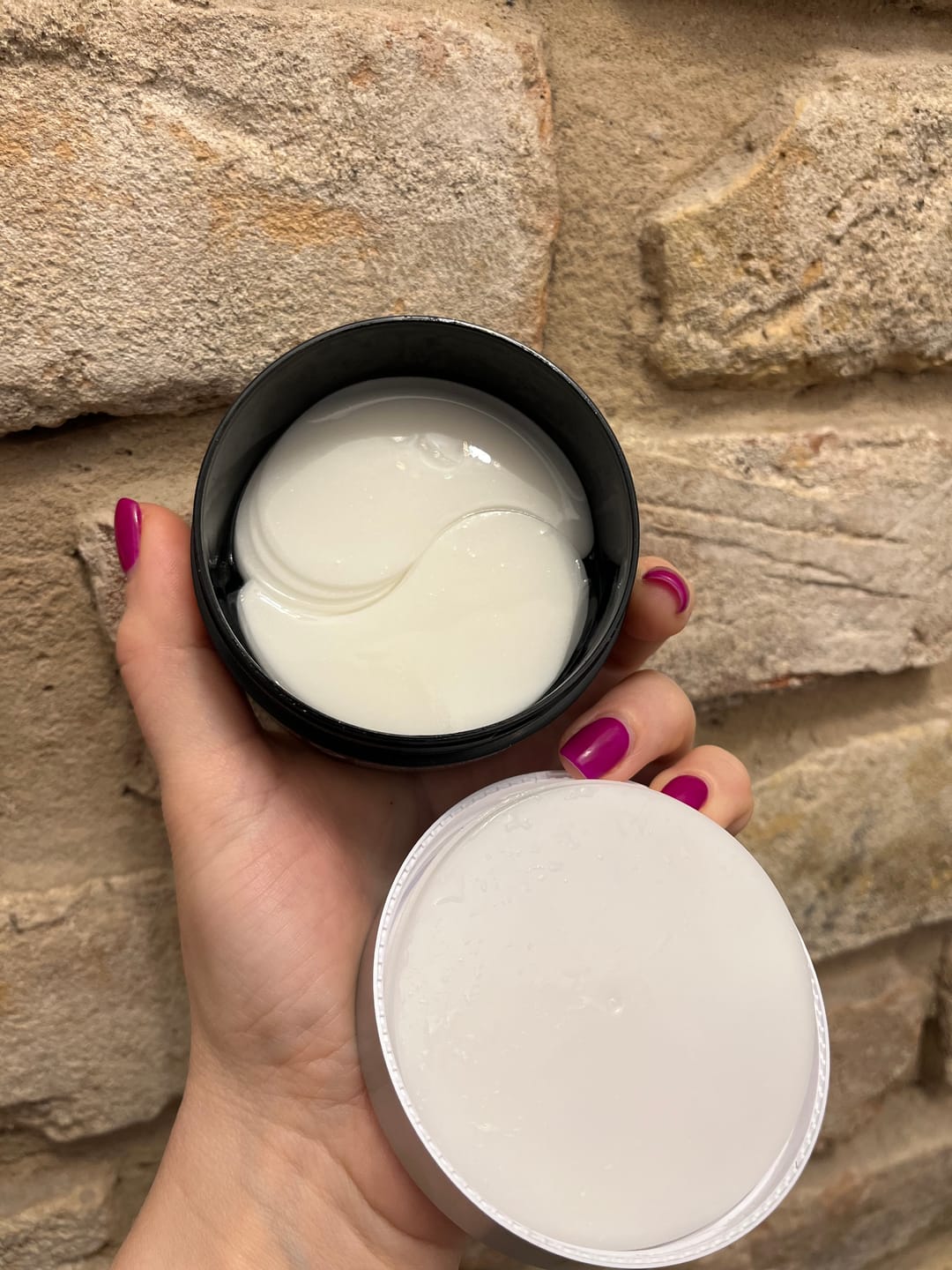 Customer photo review of Izgaismojoši patči ar peptīdiem Medi-Peel Hyaluron Dark Benone Peptide 9 Ampoule Eye Patch