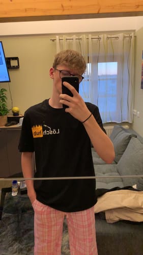Customer photo review of LÖSCHHUB - Premium T-Shirt