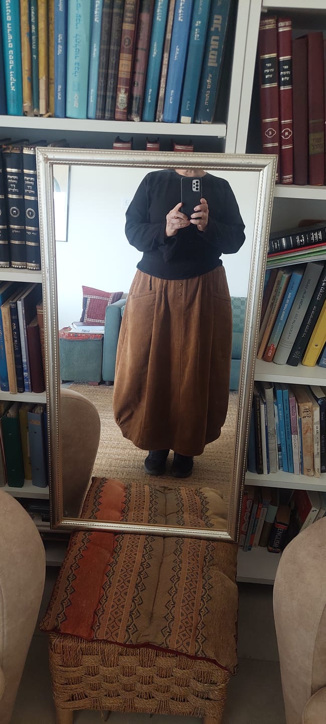 Customer photo review of Plus Size Elastic Waist Calf Length Spring Corduroy Skirt