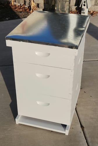 Customer photo review of BeeCastle Hives Natural Hive 10 Frame 3 Layer:Crafted with 2 Deep Cedarwood Boxes and 1 Cedarwood Super Box,Including Premium Wooden Frames and Beeswax Plastic Foundation.