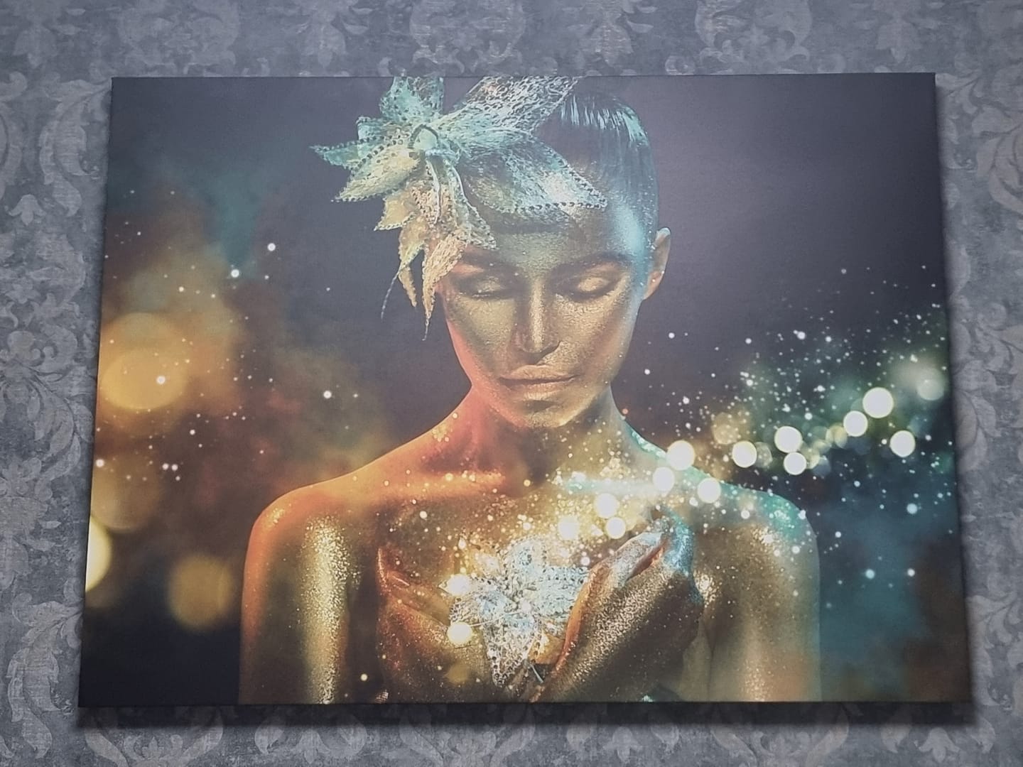 Customer photo review of Tablou canvas machiaj colorat neon Golden Makeup