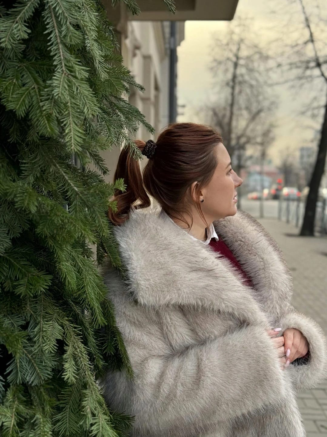 Customer photo review of Gradient Faux Fox Fur Coat With Big Fur Collar — Black | KIMLUD