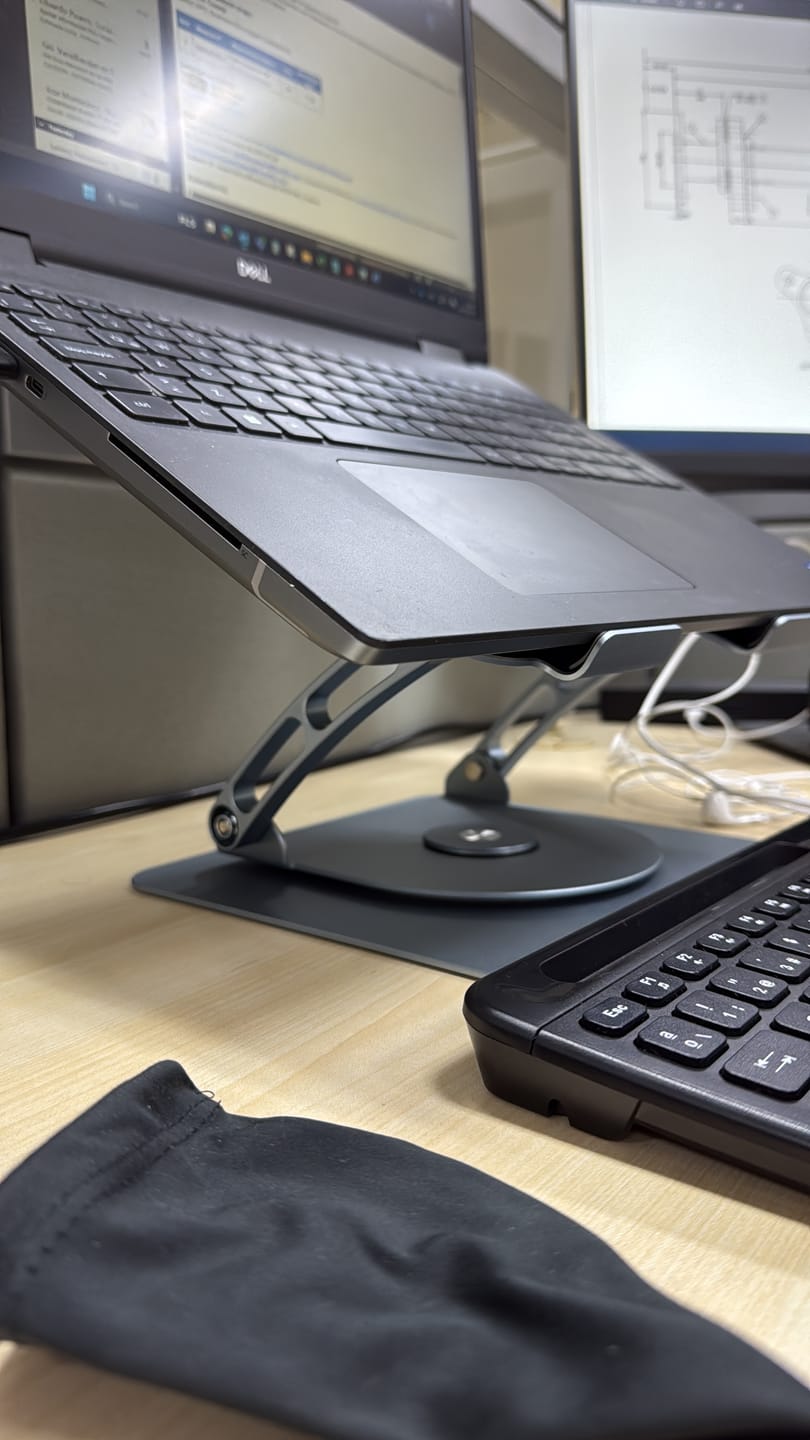 Customer photo review of Soporte de Laptop Giratorio 360