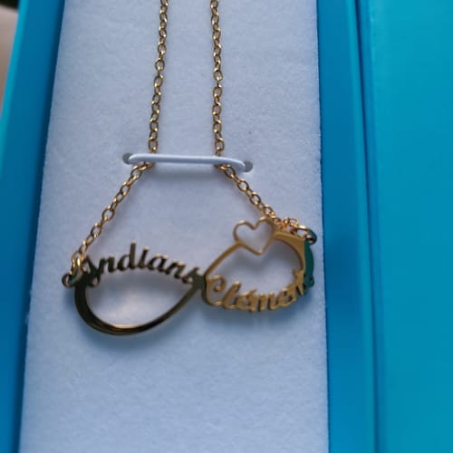 Customer photo review of Collier infini personnalisable prénoms et coeur en acier inoxydable