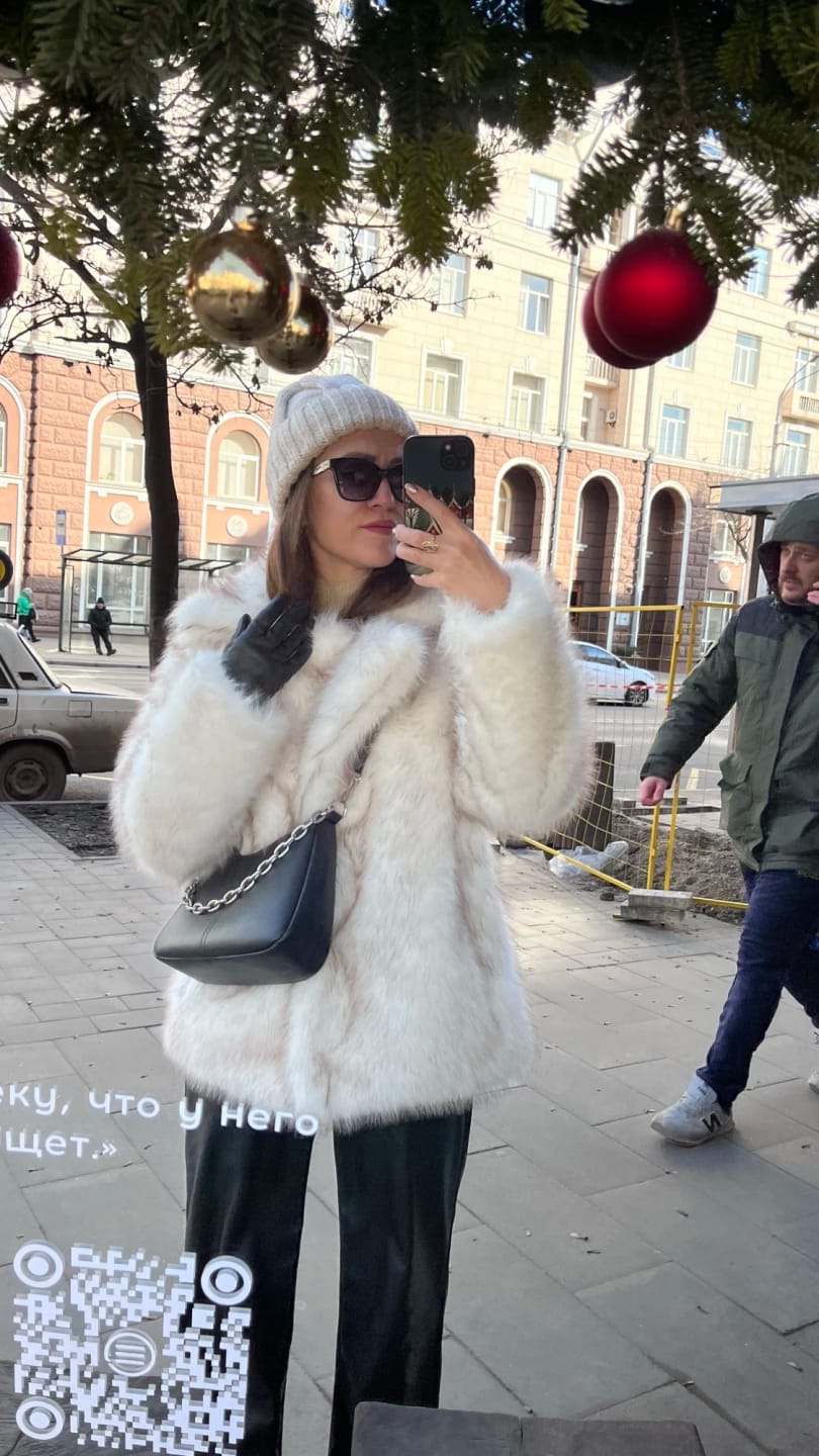 Customer photo review of Faux Fur Long Plush Coat Streetwear High Quality Fluffy Dyed Fox Fur — Black | KIMLUD