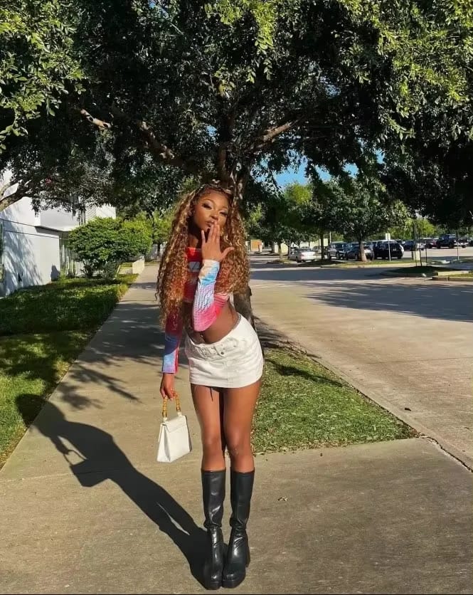 Customer photo review of Human Hair Wig Ombre Curly Loose Deep Wave Lace Front — Honey Blonde | KIMLUD