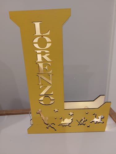 Customer photo review of Lampada lettera personalizzata in legno con favole