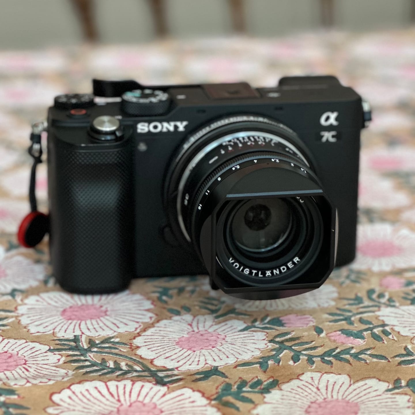 Customer photo review of Square Lens Hood for Voigtlander 35mm F1.5 Aspherical (Black Aluminum)
