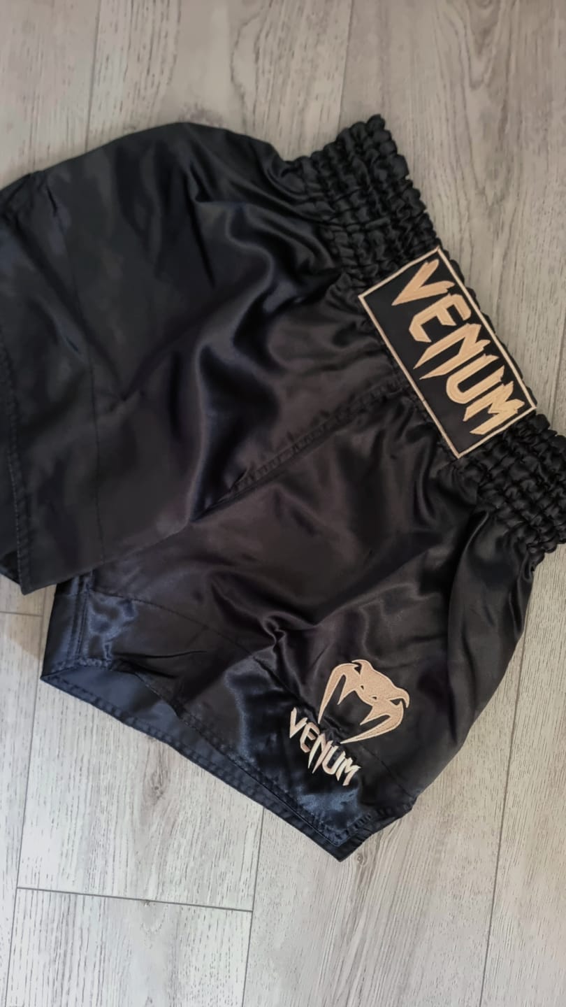 Customer photo review of Venum Kickboks Broekje Classic - Zwart/Goud