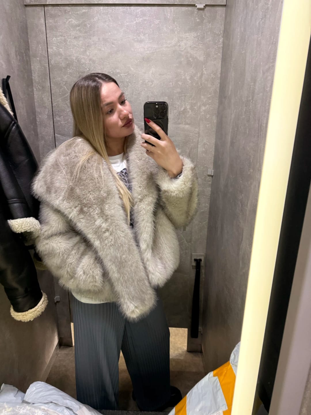 Customer photo review of Gradient Faux Fox Fur Coat With Big Fur Collar — Black | KIMLUD
