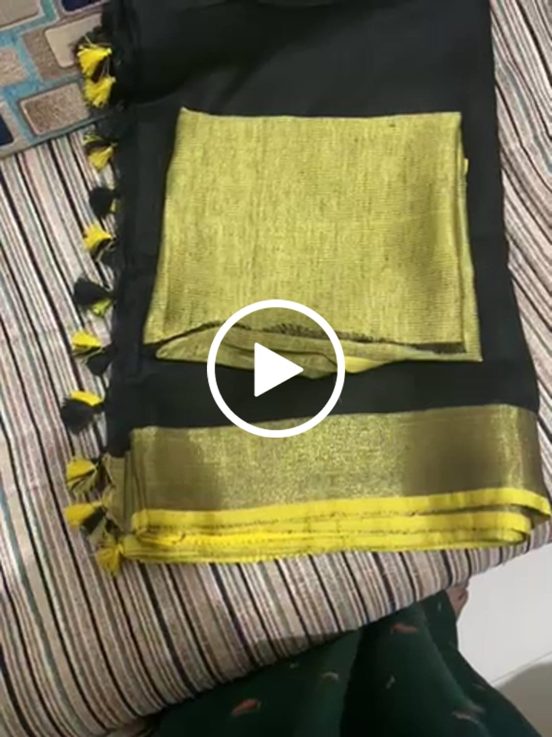 Customer video review of Handwoven Pure Linen Saree