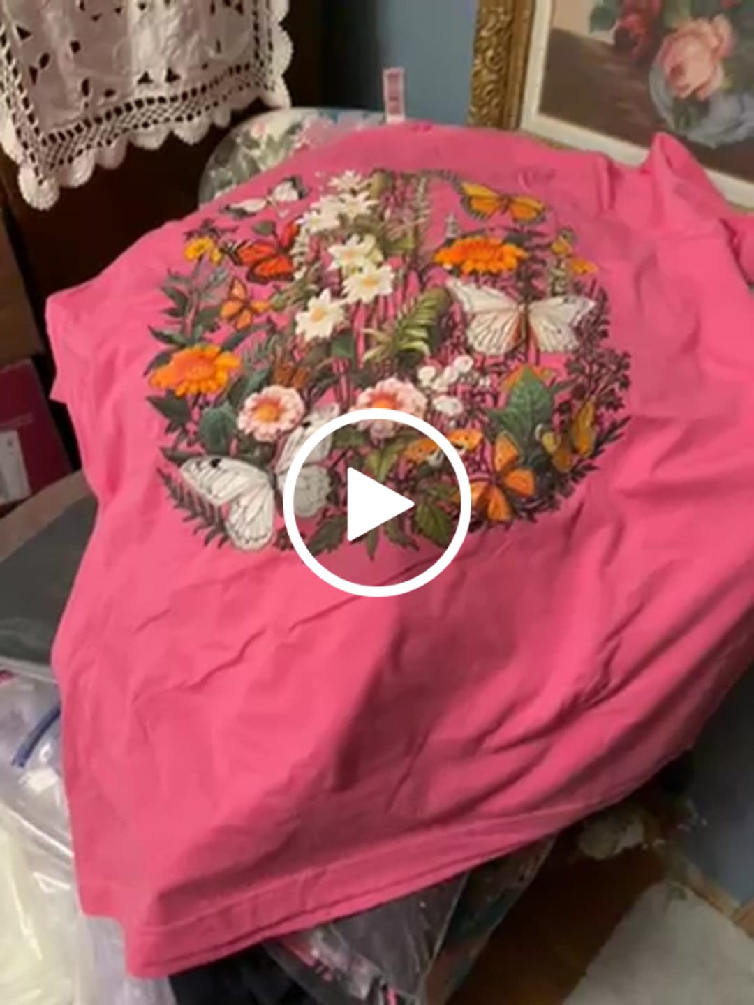 Customer video review of Women's Graphic Tees Casual Summer Dragonfly Shirt Watercolor Printed Short Sleeve Cute Casual Tops
