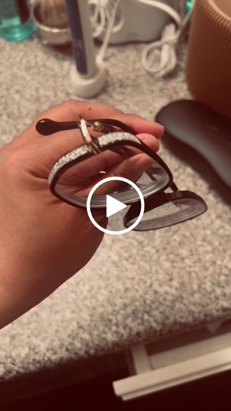 Customer video review of Zelda Eyeglasses