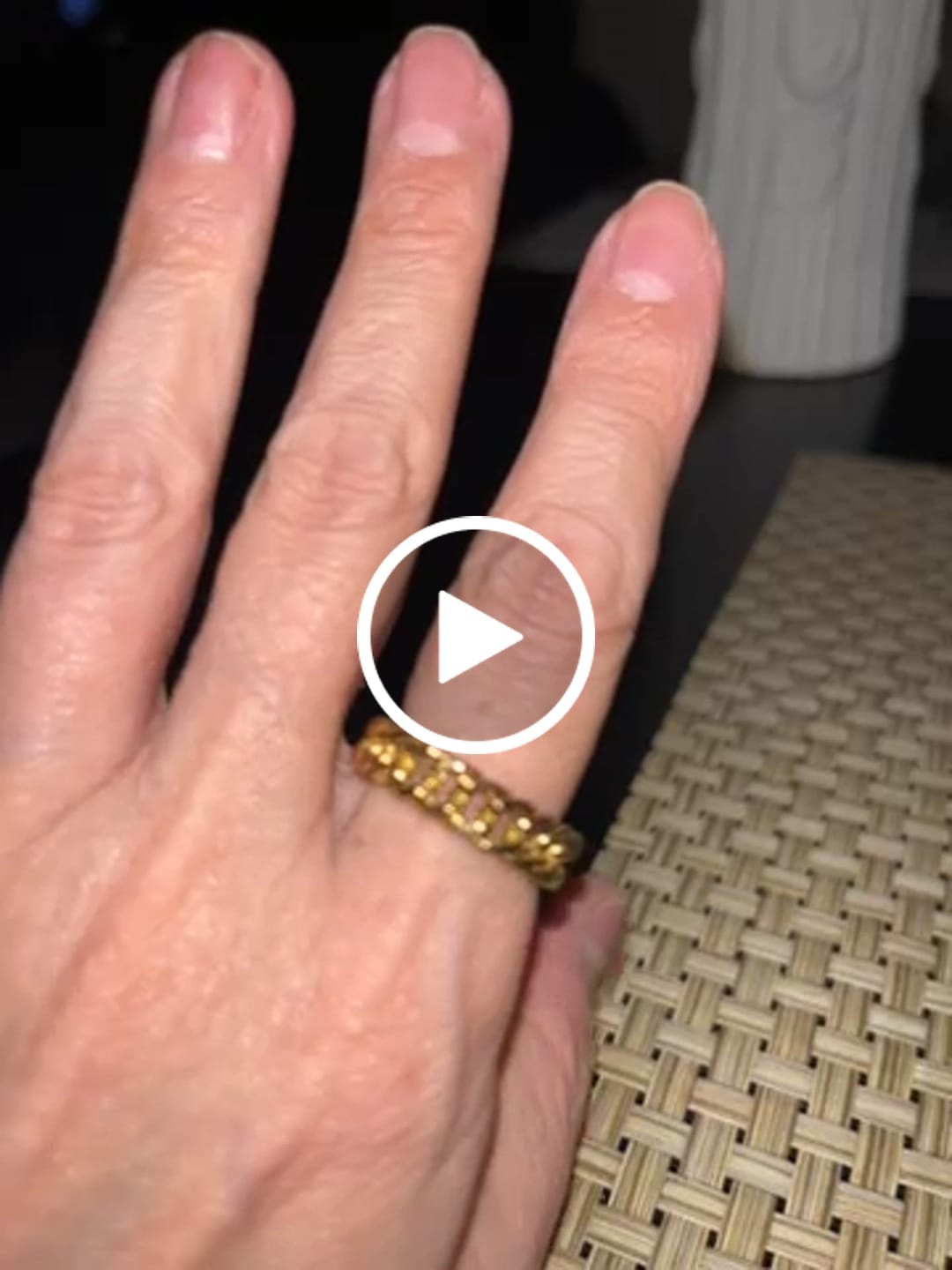Customer video review of Anel Corrente Banhado em Ouro 18K