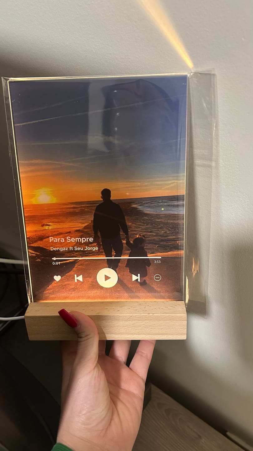 Customer photo review of Lâmpada Spotify Player Personalizável c/ Fotografia Completa