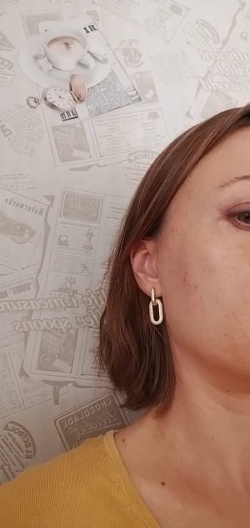 Customer photo review of Elysia Pavé Hoop
