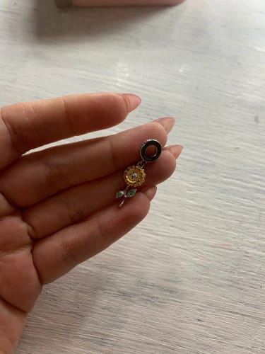 H. D. review of 925 Sterling Silver Sunflower Dangle Charm image 1 out of 1