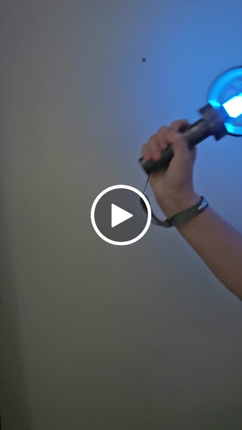 Customer video review of ENHYPEN - OFFICIAL LIGHT STICK VER.2
