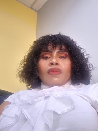 Customer photo review of Brazilian 4x4 Lace Wig Straight 8 Inch and Zoe Water Wave Fringe