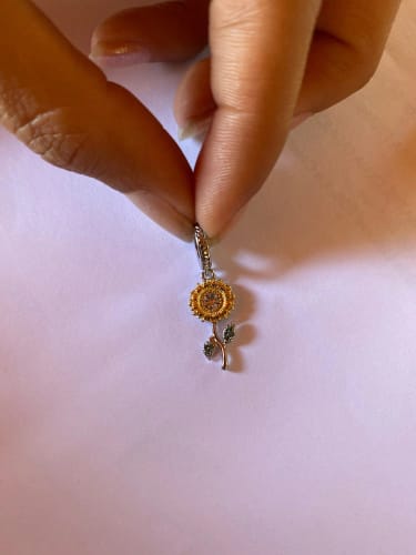 F. Z. review of 925 Sterling Silver Sunflower Dangle Charm image 1 out of 1