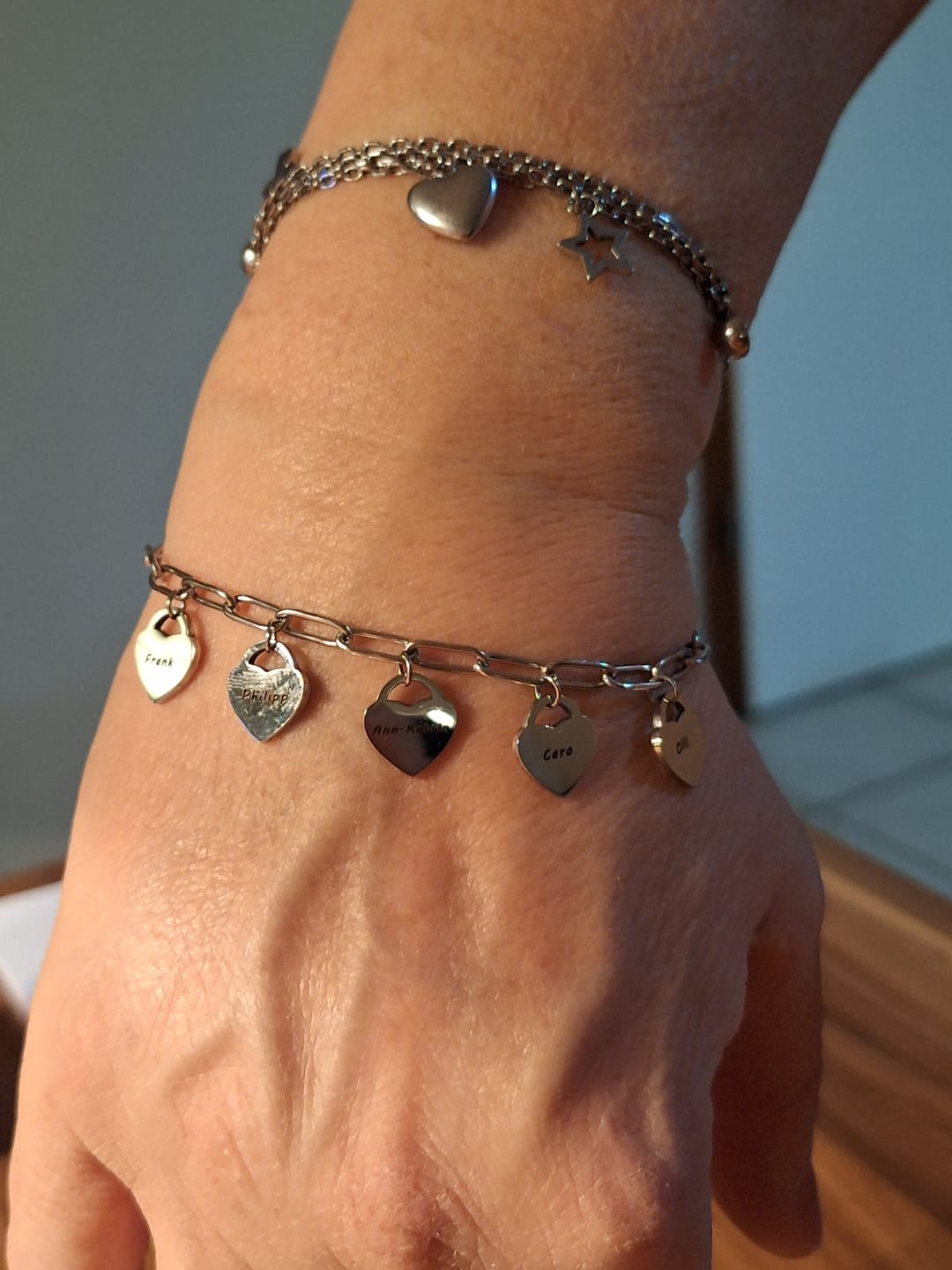 Customer photo review of Armband mit personalisierten Herzanhängern