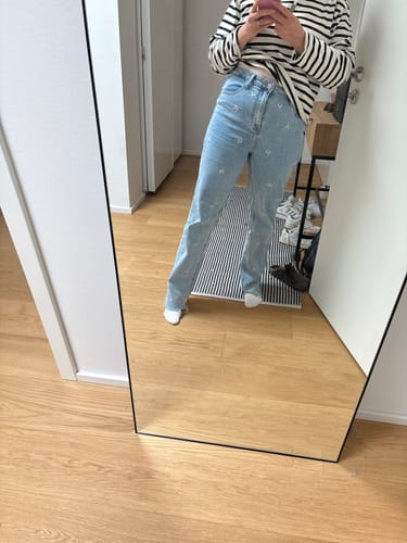 Customer photo review of Stretch Straight Leg Jeans mit Blumen in weiß