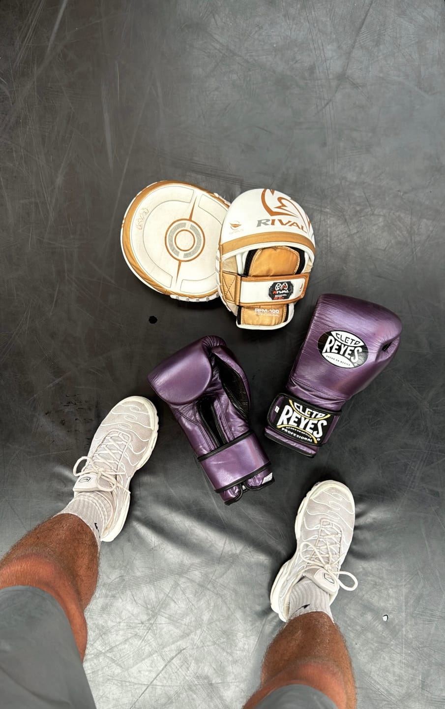 Customer photo review of Bokshandschoenen Cleto Reyes Velcro Sparring Luxury Purple