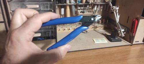 Reseña con foto de un cliente sobre Alicates corte precisión