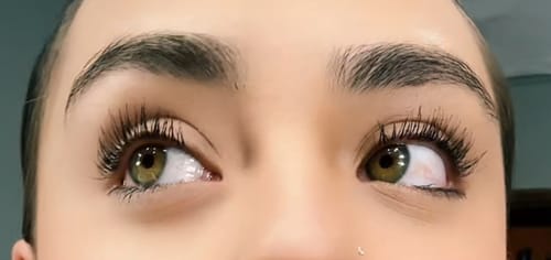 Customer photo review of Suero para pestañas y cejas