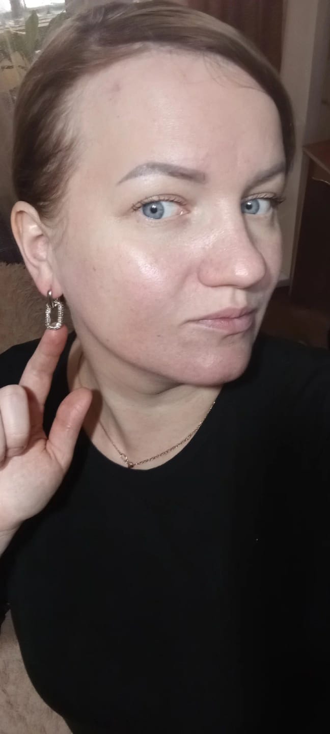Customer photo review of Elysia Pavé Hoop