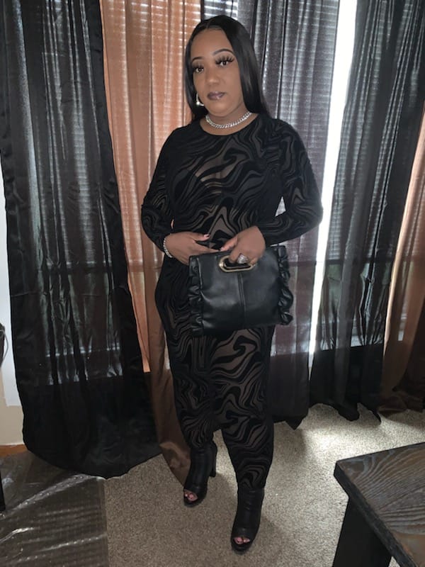 Customer photo review of Wavymy HD Lace Wear Go Wigs Dome Cap Glueless Straight  4x6 Lace Closure Wigs 180% Density