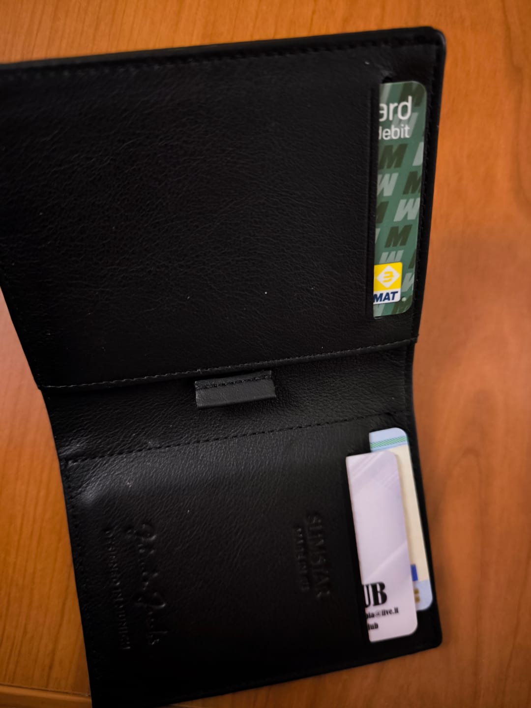 Customer photo review of Slimstar - slim wallet with small coin pocket