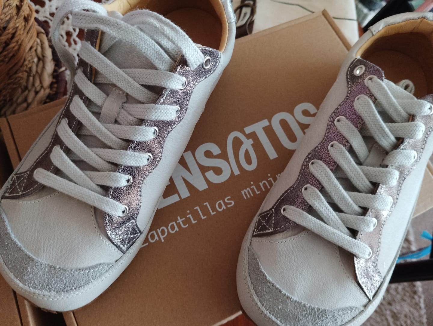 Customer photo review of Zapatilla A2. Plateada