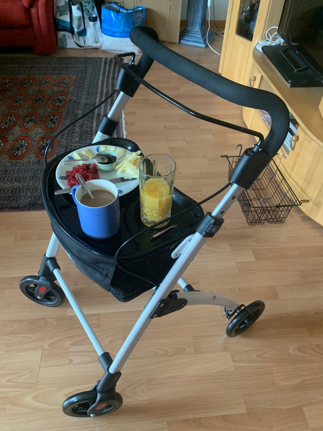 Customer photo review of Rollator Casa Soft schmal für Wohnung & Innenbereich