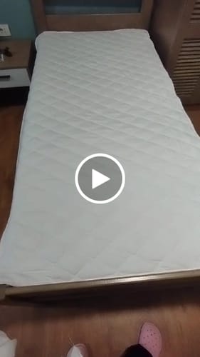 Customer video review of Fiber Mattress Protector- 4 Rubber Bands