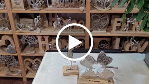 Customer video review of Graviertes Deko Kleeblatt mit Wunschtext 15x15,5x5 cm personalisiertes Geschenk