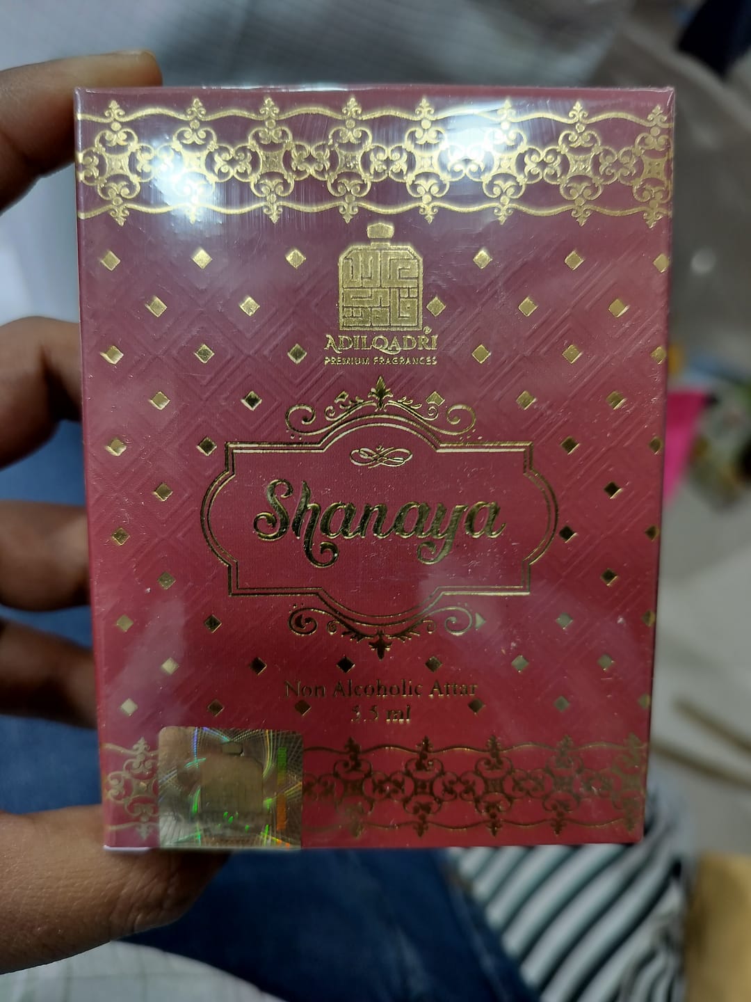 Customer photo review of 2 Pcs Attar Set Shanaya And White Oudh 5.5 Ml Each