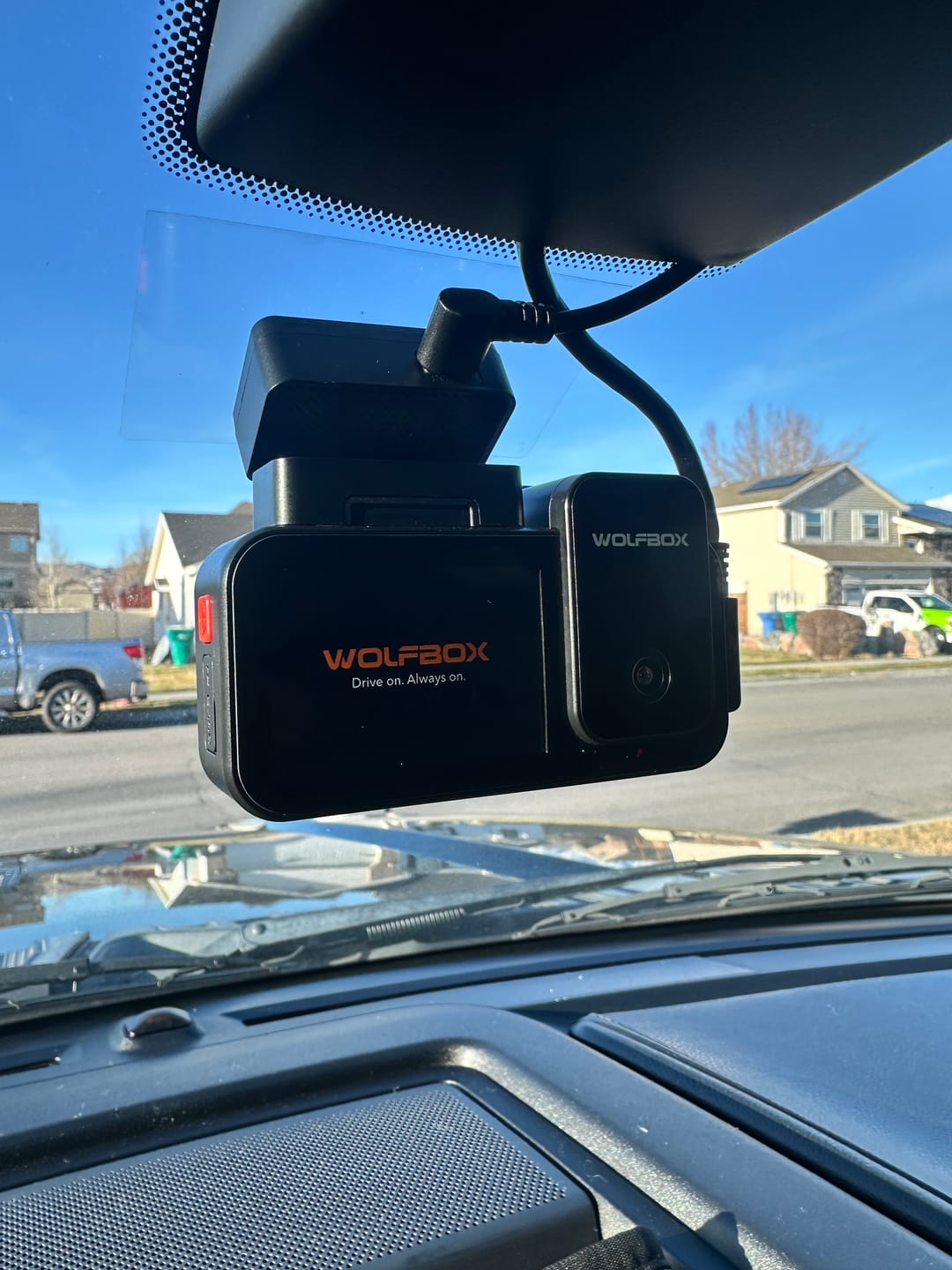 Customer photo review of WOLFBOX X5 3 Channel Touchscreen WiFi Mini Dash Camera