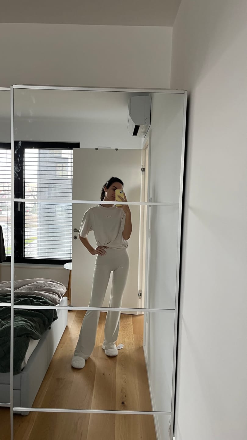 Customer photo review of SECOND SKIN SCULPT FLARED LEGGINGS