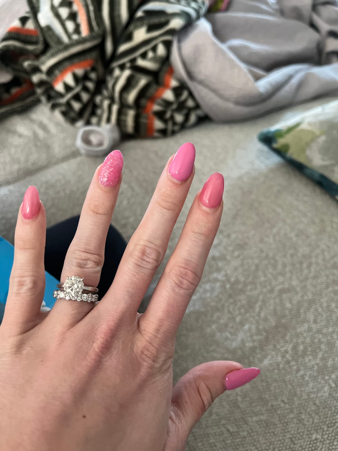 Customer photo review of S925 Moissanite 2.5 Ct Round Cut Full White/Green Stone Wedding Band for Women