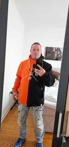 Customer photo review of Moin X Schwarz/Orange (Stick) · Unisex Bio Schalkragen Hoodie