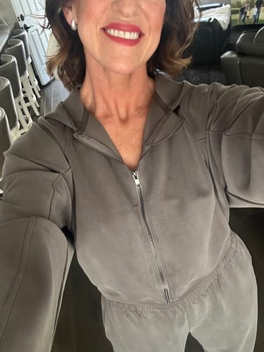 Customer photo review of Ankle Cropped Active Sweatpants