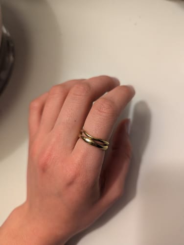Customer photo review of Madison Wave Ring Set