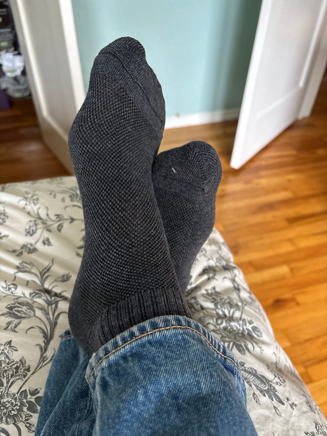 Customer photo review of Bluepacca Alpaca Socks