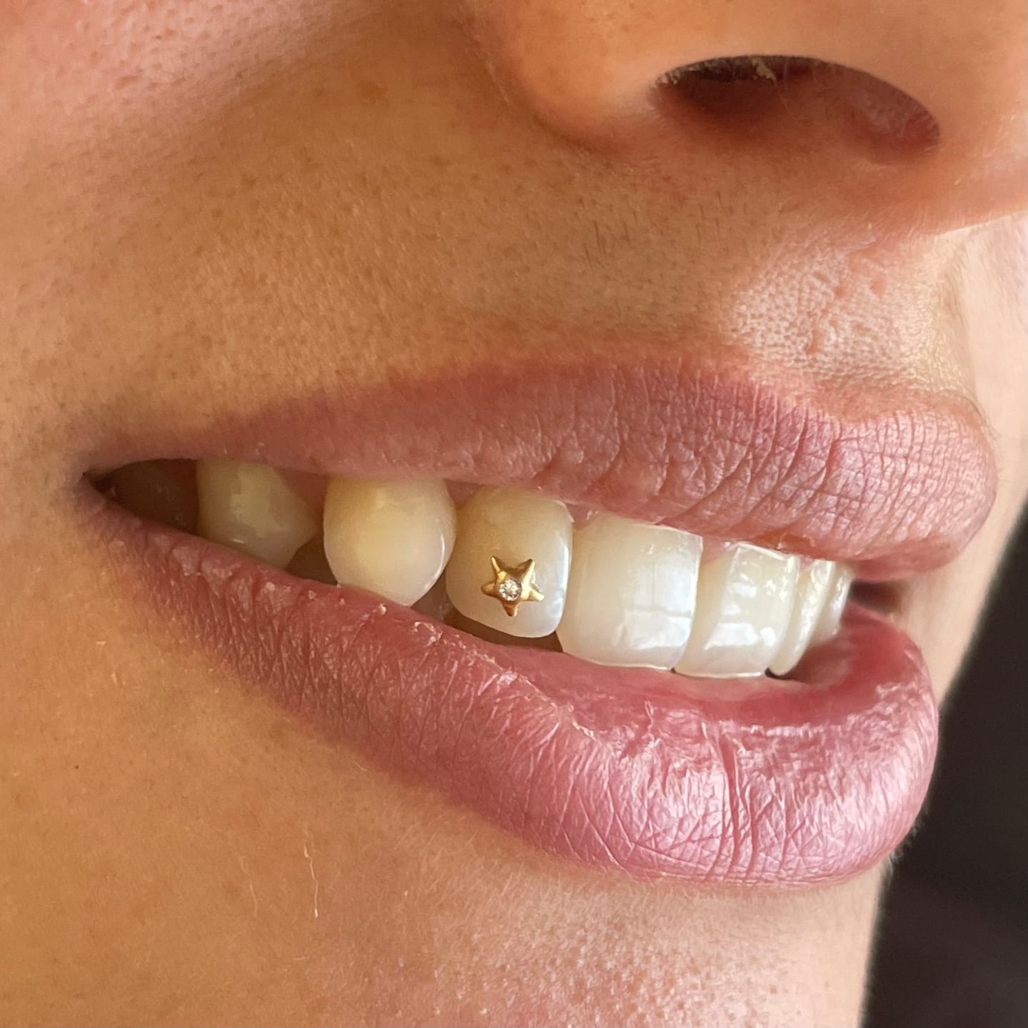 Customer photo review of Star w. Diamond 22-karat gold