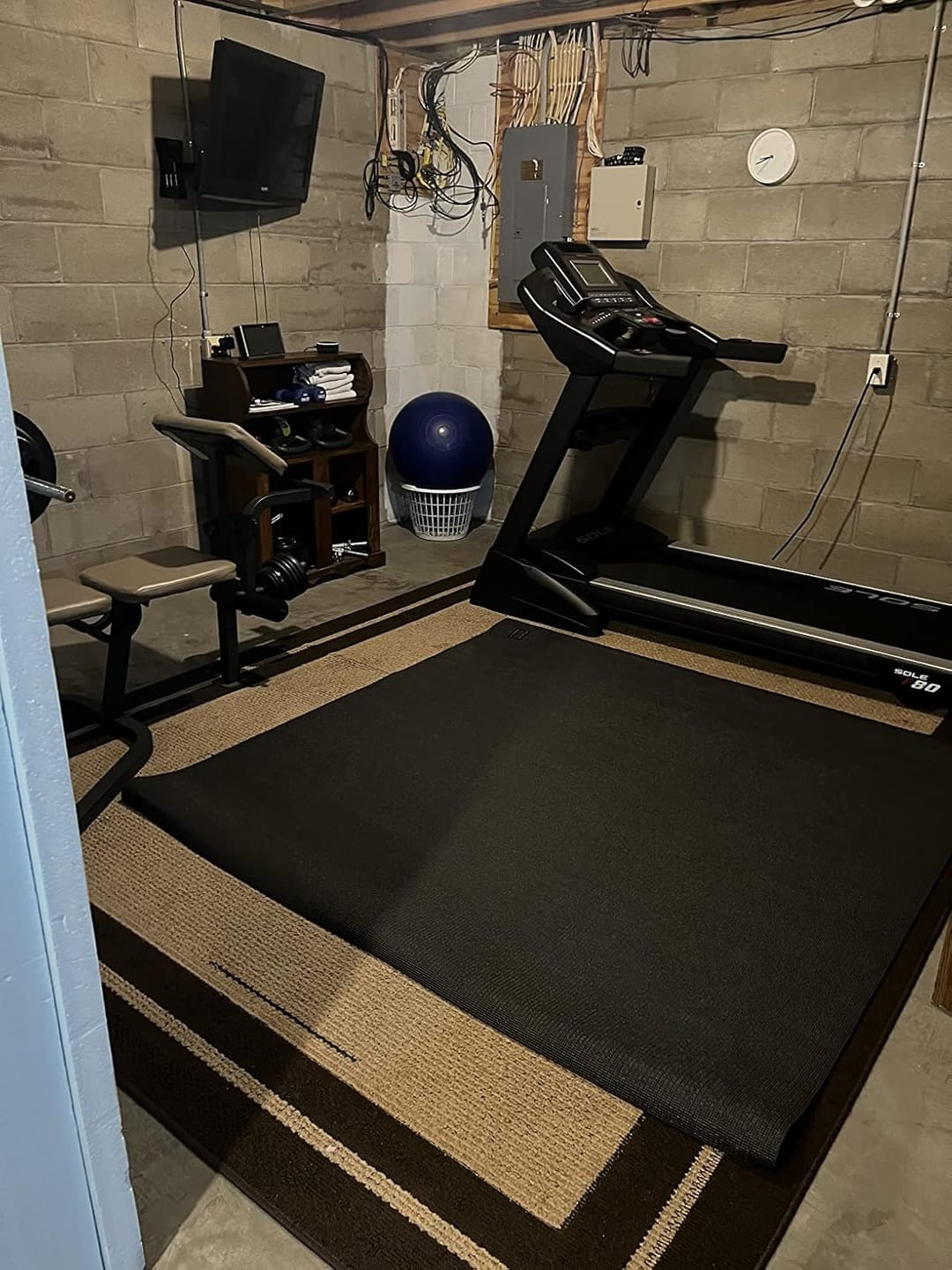 Customer photo review of GXMMAT Large Yoga Mat 6'x6'