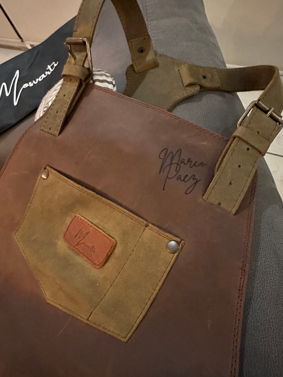 Customer photo review of Mandil Parrillero T-Bone 100% Piel