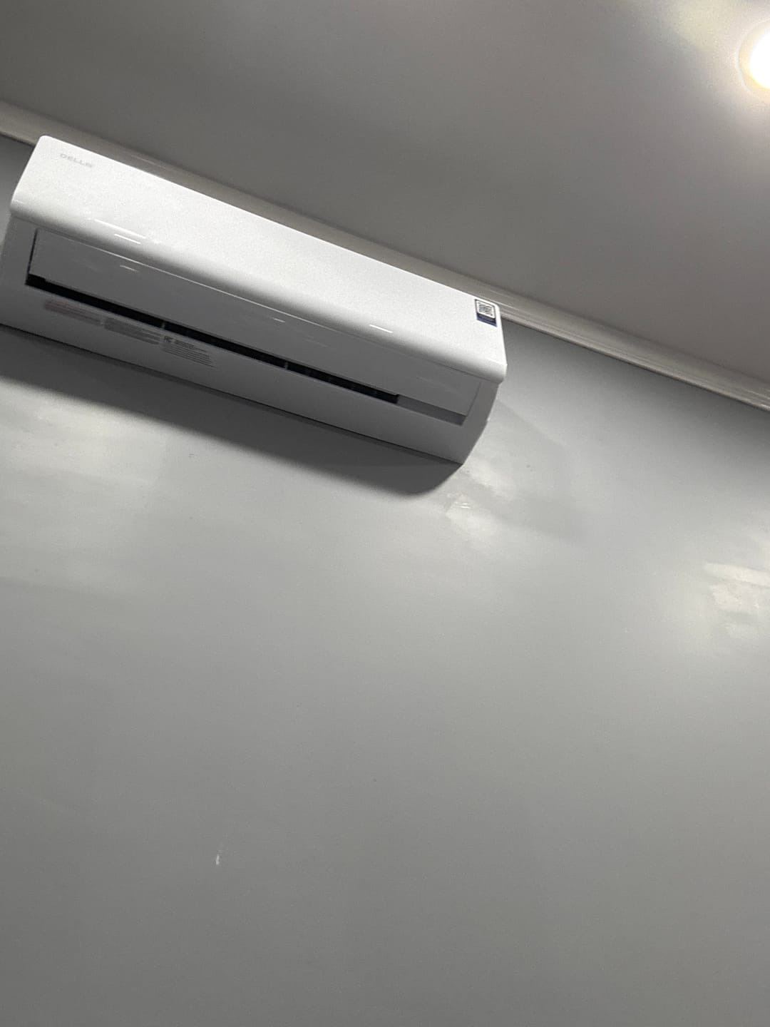 Customer photo review of DELLA Vario Series 35000 BTU Dual Zone Mini Split AC (18K+18K) - Up to 2000 Sq.Ft.